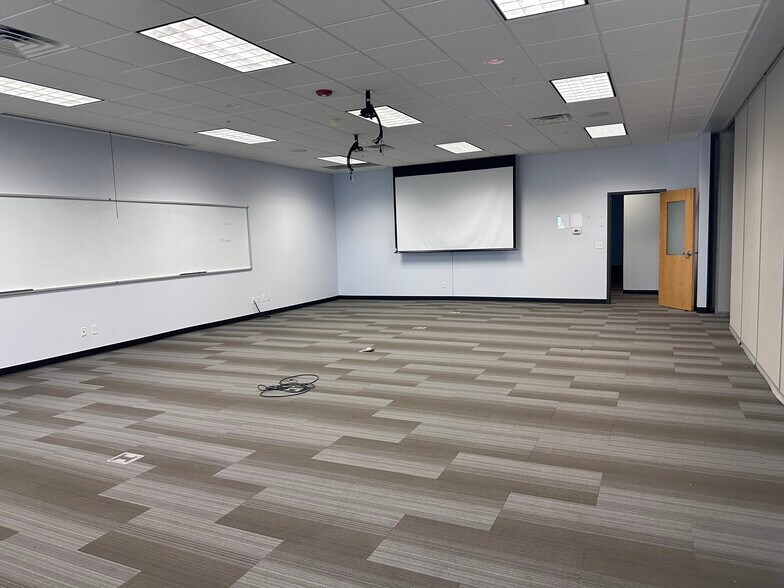More Photos Of 205 Fairview Dr, Dallas Center Warehouse For Sale