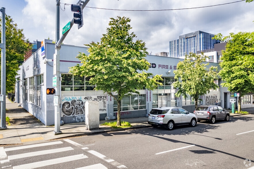 Primary Photo Of 530 NE Couch St, Portland Light Manufacturing For Lease