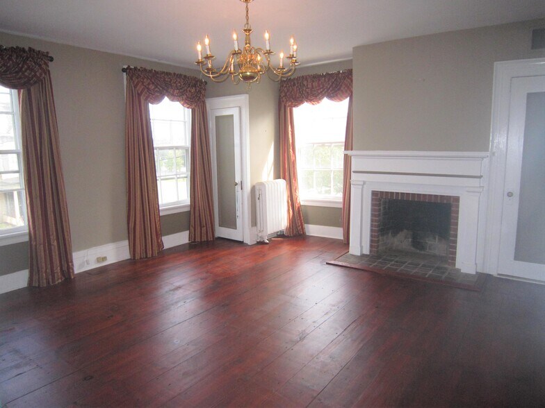 More Photos Of 151-153 Main St, Flemington Office For Lease