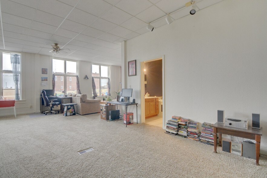 More Photos Of 113 W Mulberry St, Kokomo Storefront Retail Residential For Sale