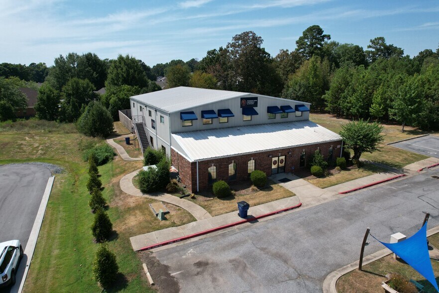 Primary Photo Of 2 Country Club Cir, Maumelle Office For Sale
