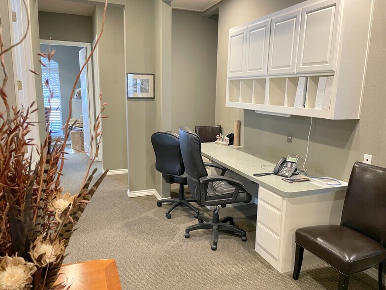 More Photos Of 2931 Oak Park Cir, Fort Worth Office For Lease
