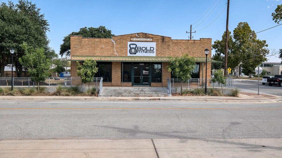 More Photos Of 2302 Main St, Waller Office For Sale