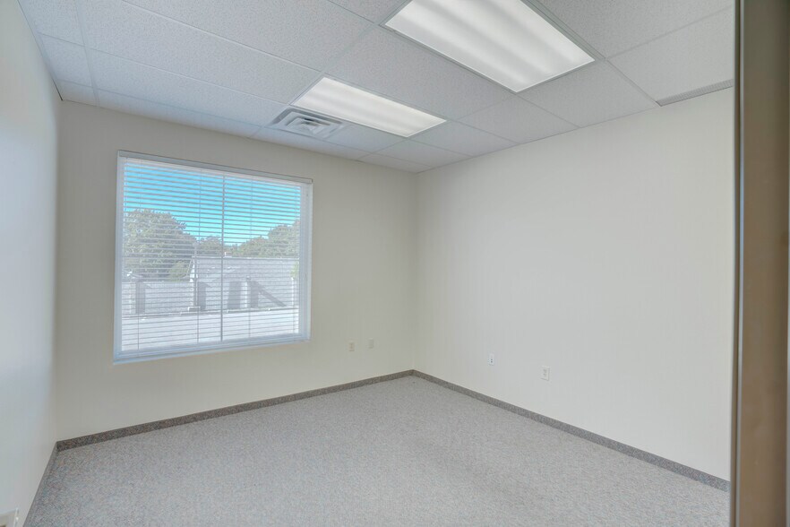 More Photos Of 2099 N Collins Blvd, Richardson Office For Lease