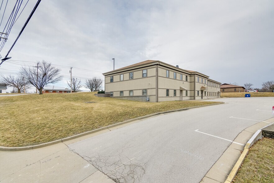 More Photos Of 2023 St. Mary's Blvd, Jefferson City Medical For Lease