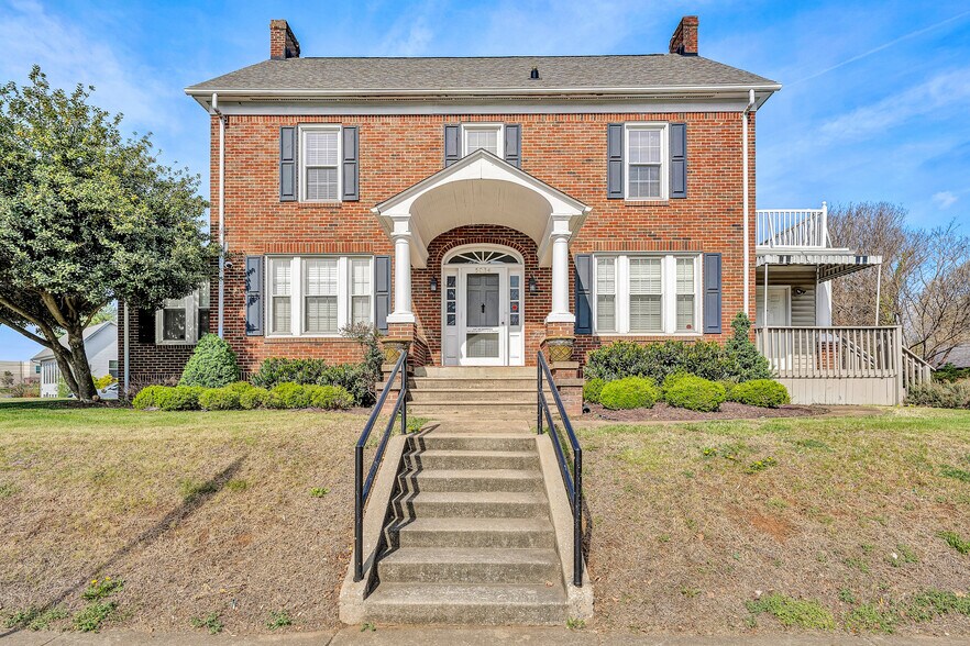 More Photos Of 5034 Williamson Rd NW, Roanoke Office For Lease