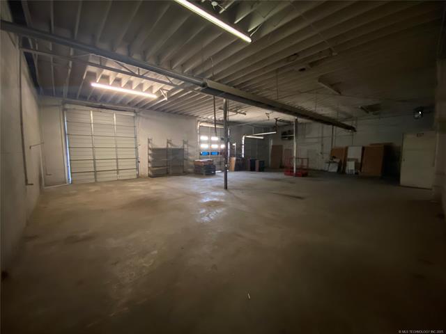 More Photos Of 713 N 2nd St, Stilwell Industrial For Sale