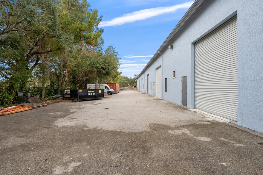 More Photos Of 3910 Domestic Ave, Naples Warehouse For Sale