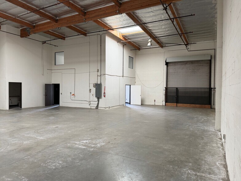 More Photos Of 9703-9707 El Poche St, South El Monte Warehouse For Lease