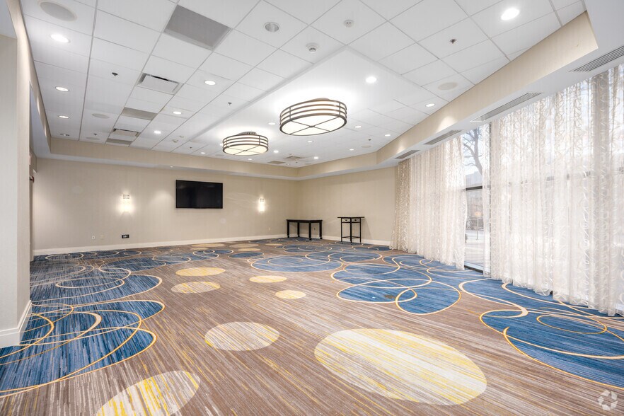 More Photos Of 110 S Eutaw St, Baltimore Hotel For Sale