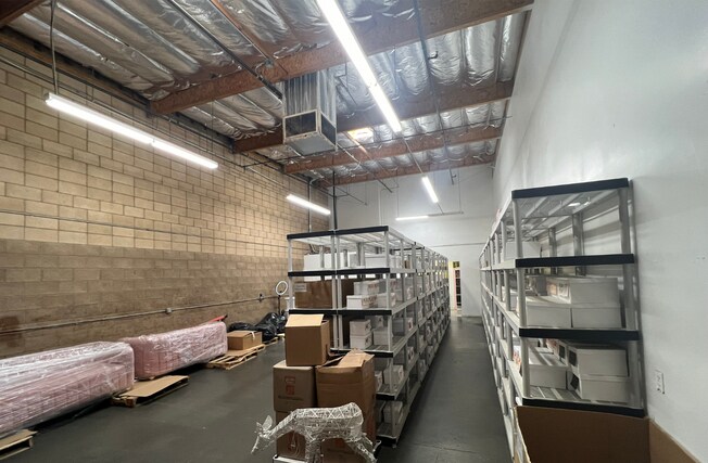 More Photos Of 530-550 S Vella Rd, Palm Springs Warehouse For Lease