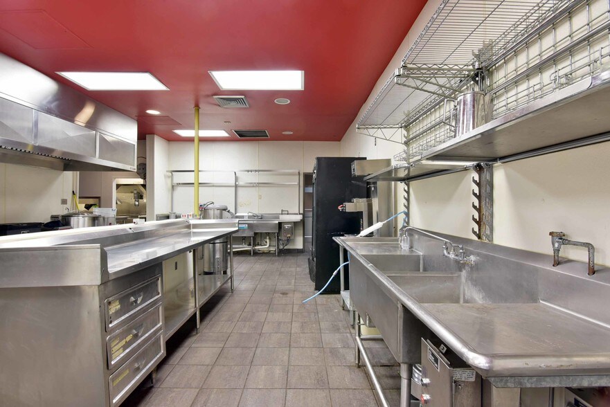 More Photos Of 2807 Meredyth Dr, Albany Restaurant For Sale