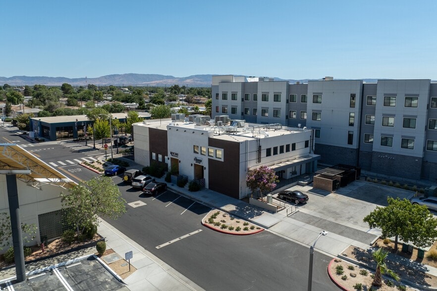More Photos Of 843 W Lancaster Blvd, Lancaster Bank For Lease