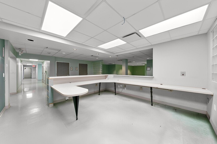 More Photos Of 3828 Avenue N, Galveston Hospital For Lease