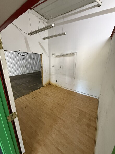 More Photos Of 310 Indianapolis Rd, Mooresville Warehouse For Lease