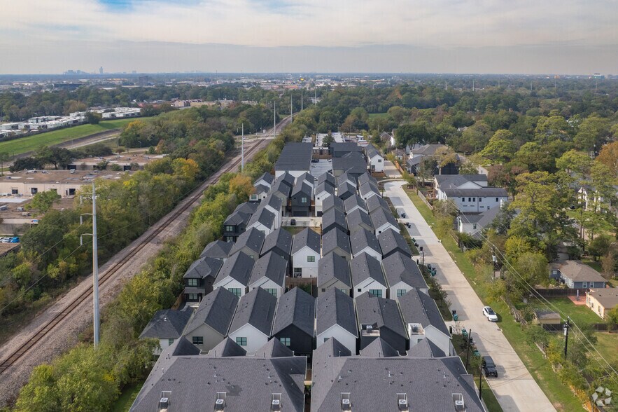 More Photos Of 2527 Judiway St, Houston Apartments For Sale