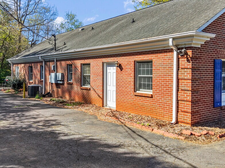 More Photos Of 4375 Silas Creek Pky, Winston-Salem Medical For Sale