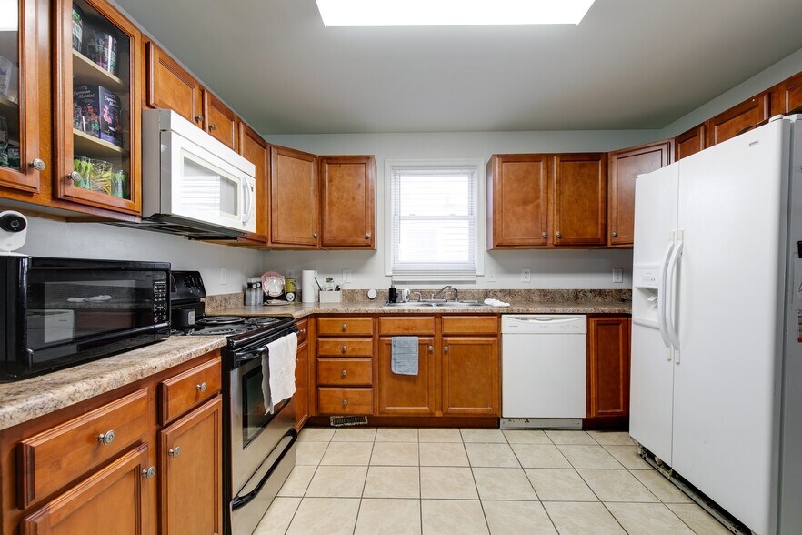 More Photos Of 2304 5th Ave, Richmond Apartments For Sale