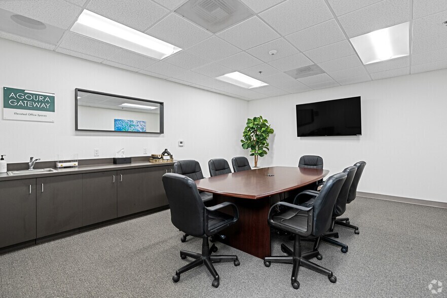 More Photos Of 28632 Roadside Dr, Agoura Hills Office For Lease