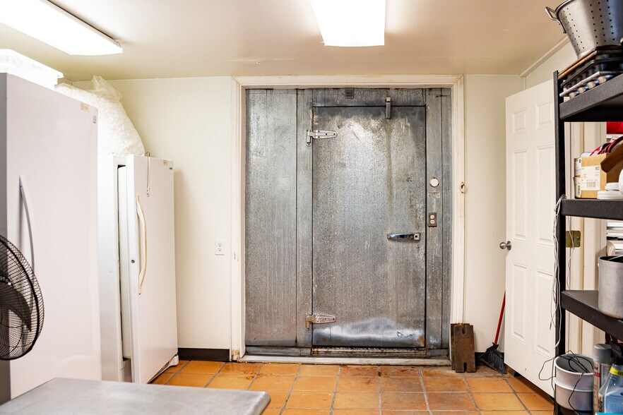 More Photos Of 409 Rayford Rd, Spring Freestanding For Sale