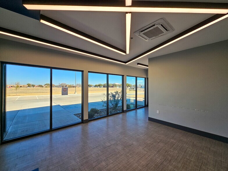 More Photos Of 6450 Central Park Blvd, Abilene Office For Sale