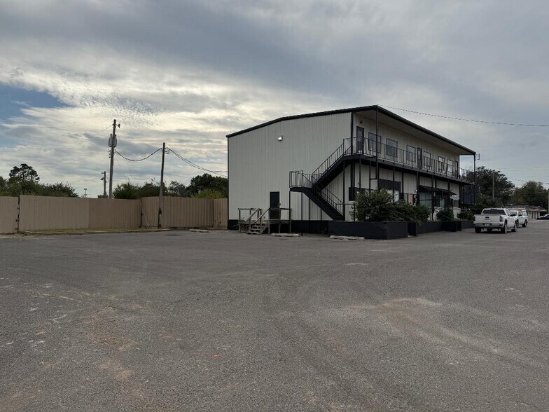 More Photos Of 1315 24th Ave SW, Norman Office For Lease