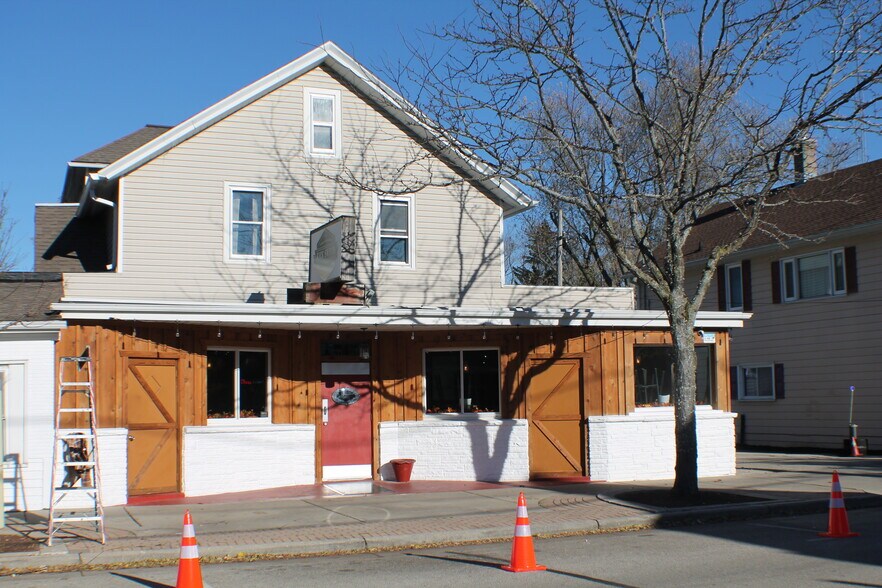 More Photos Of N51W34950 E Wisconsin Ave, Okauchee Specialty For Lease