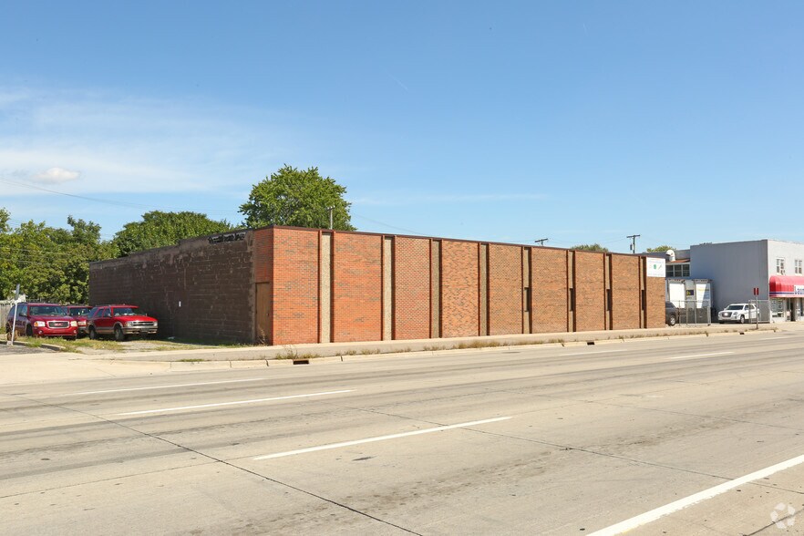 More Photos Of 1850-1858 Southfield Rd, Lincoln Park Warehouse For Lease