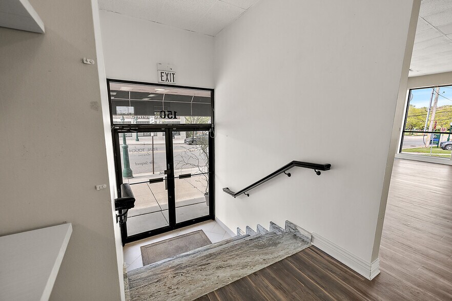 More Photos Of 150 E University Dr, Rochester Storefront Retail Office For Lease