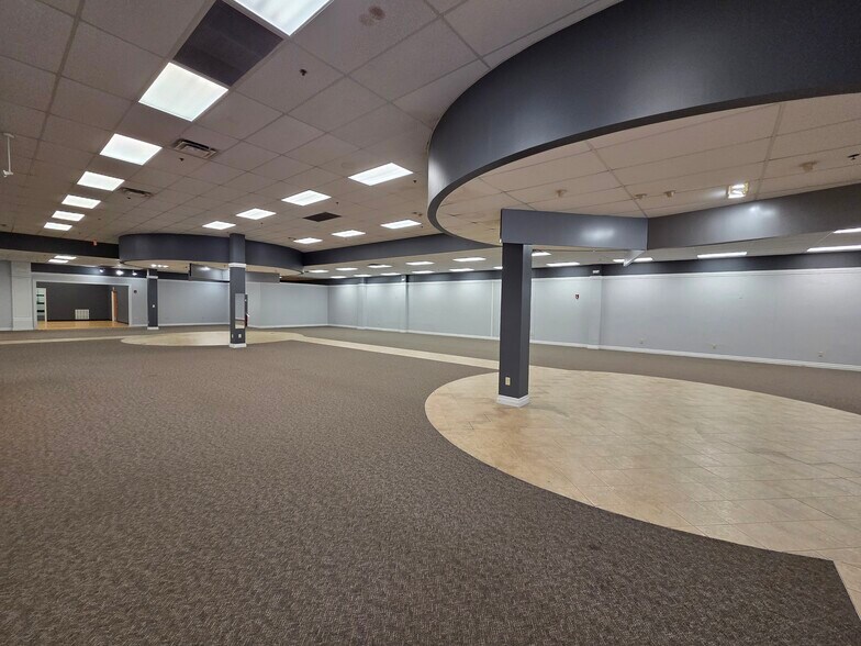 More Photos Of 2622 Scottsville Rd, Bowling Green General Retail For Lease