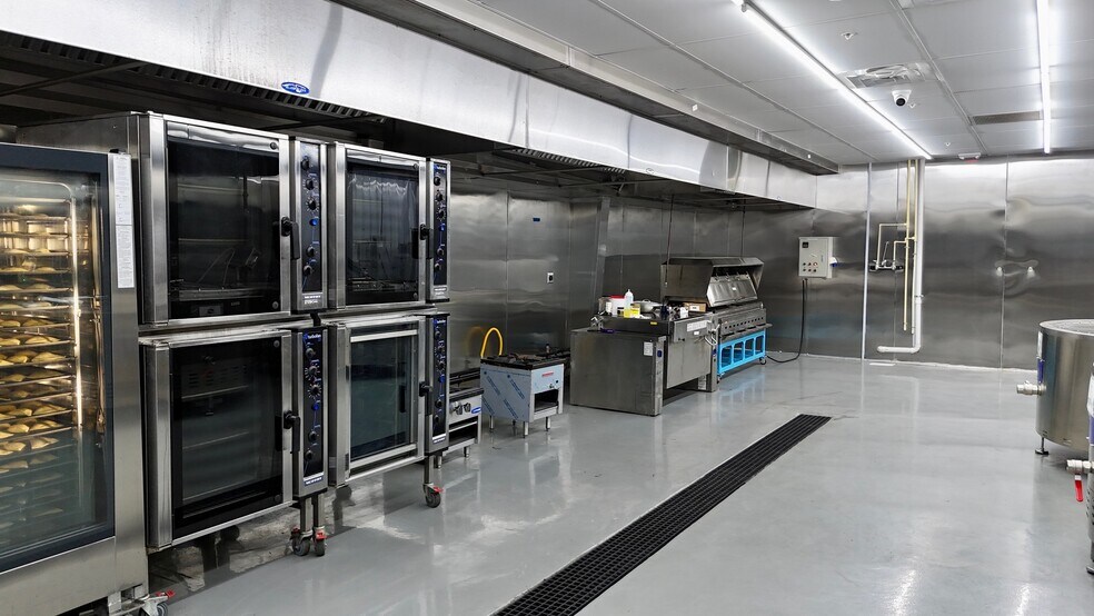 More Photos Of 6701 Tres Lagunas Dr, Houston Light Manufacturing For Sale