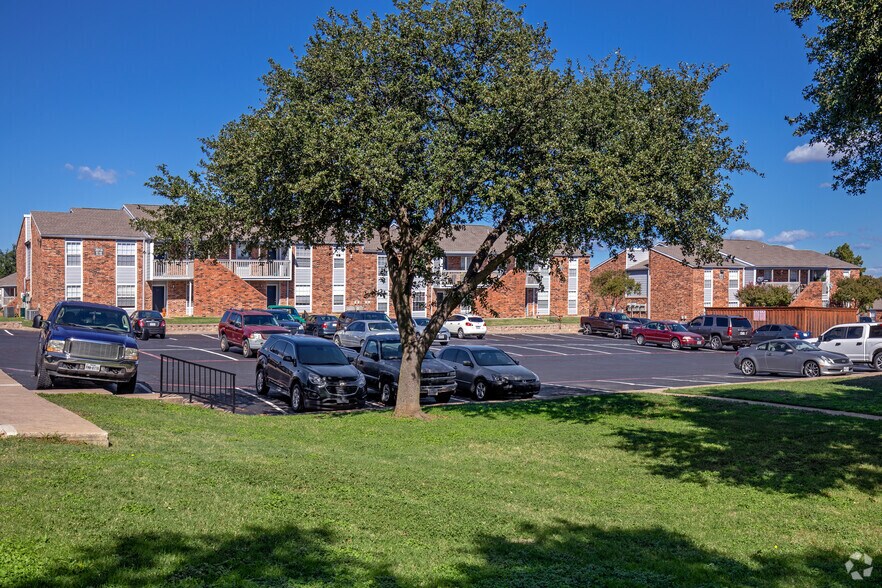 More Photos Of 2010 Estrada Pky, Irving Apartments For Sale