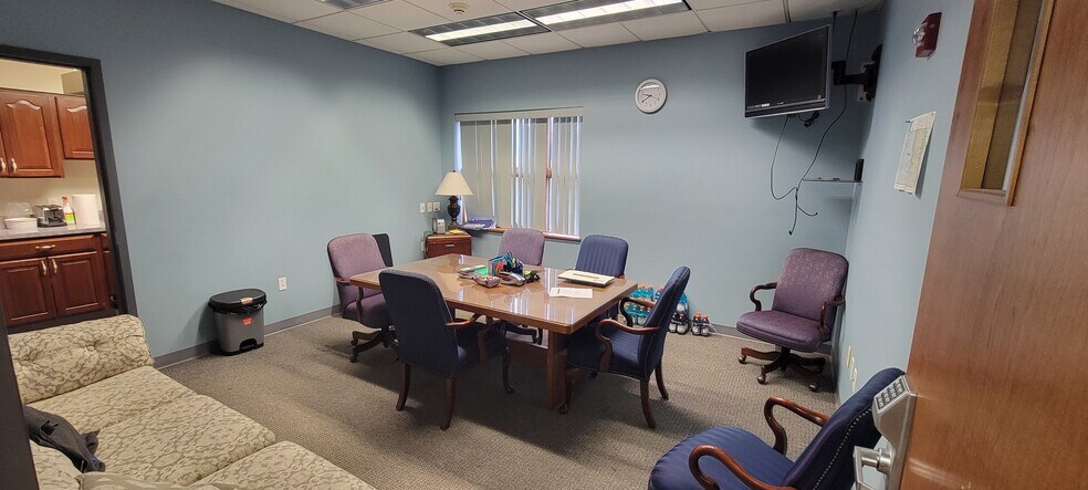 More Photos Of 32 Line St, Dunmore Office For Sale