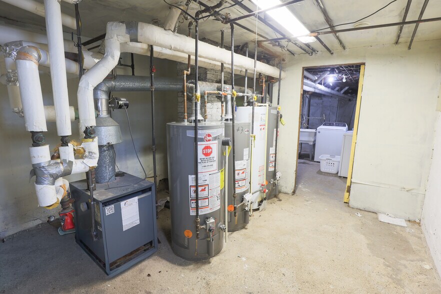 More Photos Of 3700 E Pulaski Ave, Cudahy General Retail For Sale