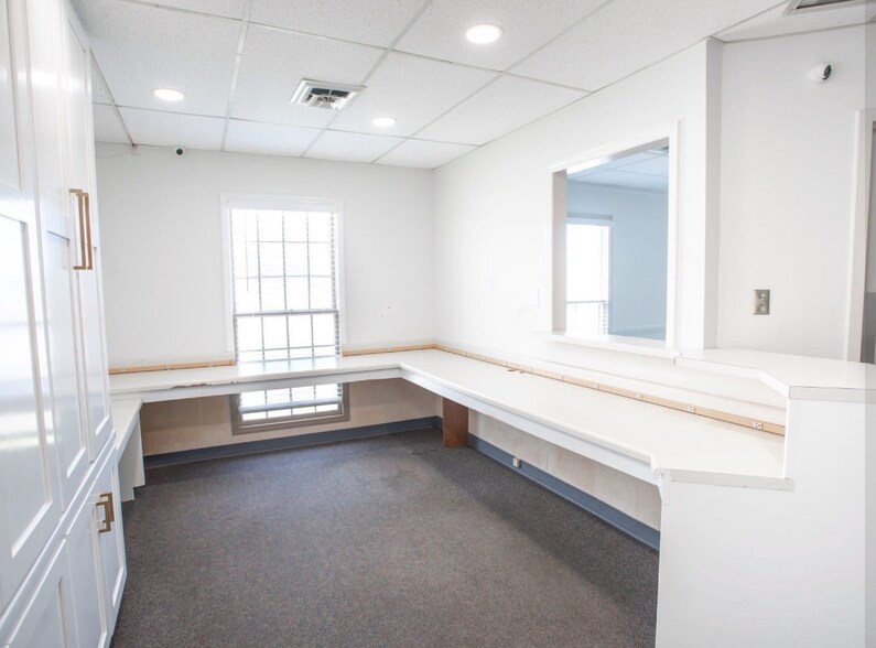 More Photos Of 1127 Leighton Ave, Anniston Medical For Sale