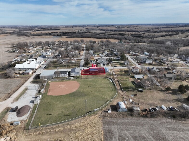 More Photos Of 202 Ash St, Pleasant Dale Bar For Sale