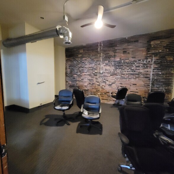 More Photos Of 285 Ellicott St, Buffalo Storefront Retail Office For Lease