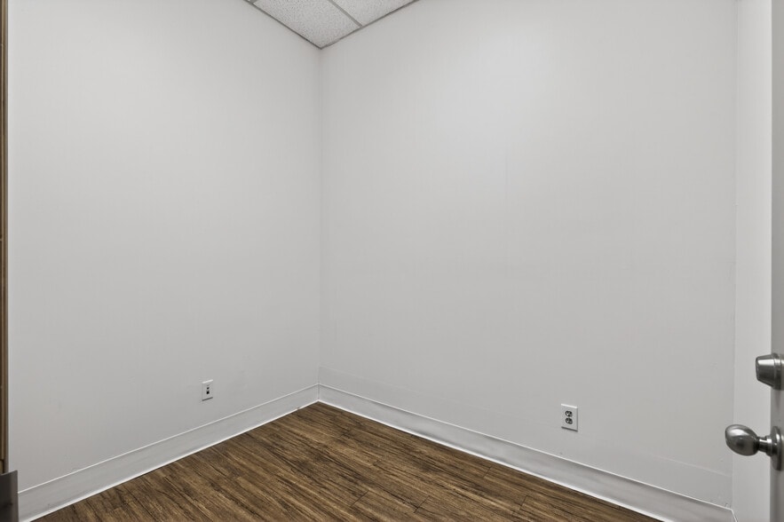 More Photos Of 437-441 E Hastings St, Vancouver Storefront Retail Residential For Lease