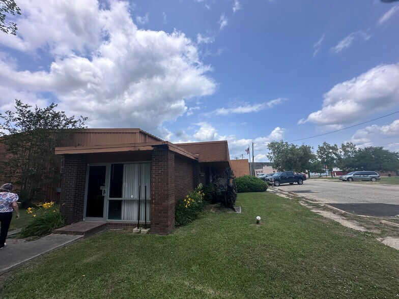 More Photos Of 525 Avenue V St, Bogalusa Office For Sale