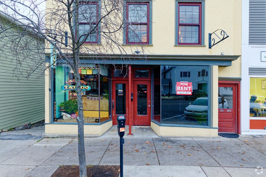 More Photos Of 116 Main St, Geneseo Storefront Retail Residential For Lease