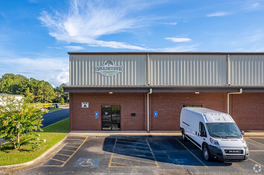 More Photos Of 1516 Kalamazoo Dr, Griffin Unknown For Lease