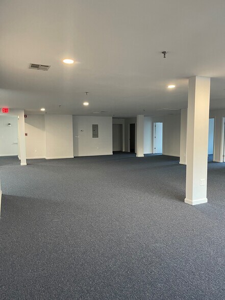 More Photos Of 339 Flanders Rd, East Lyme Storefront Retail Office For Lease