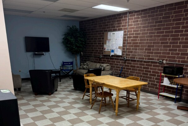 More Photos Of 615 Alton Pl, High Point Warehouse For Sale