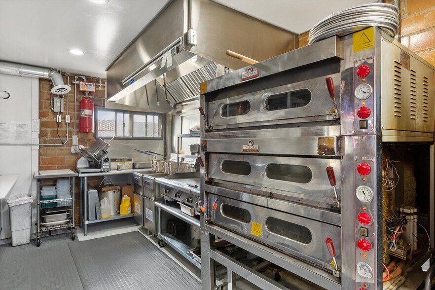 More Photos Of 1034 8th St, Onawa Bar For Sale