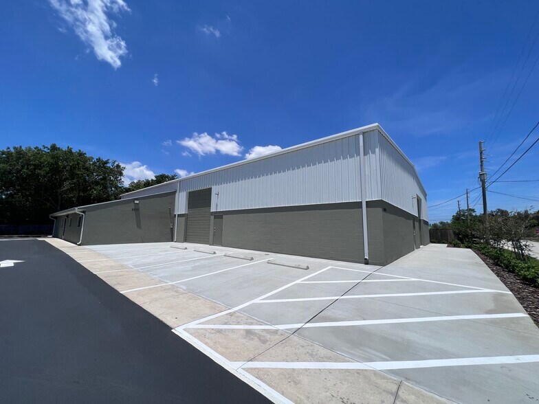 More Photos Of 8950 66th Ct N, Pinellas Park Warehouse For Lease