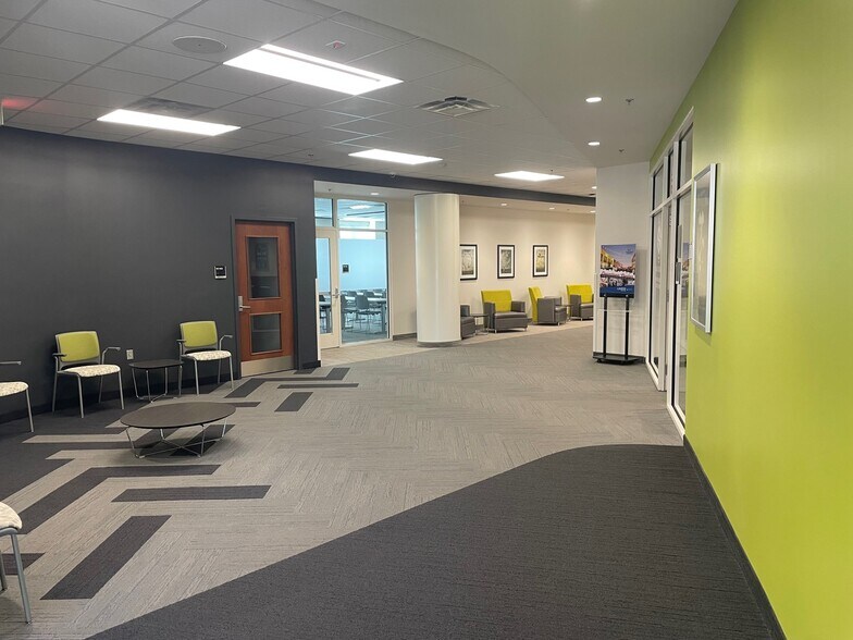 More Photos Of 400 3rd St SE, Canton Office For Lease