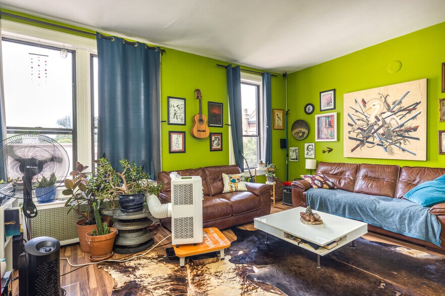 More Photos Of 578 N Main St, Oshkosh Storefront Retail Residential For Sale