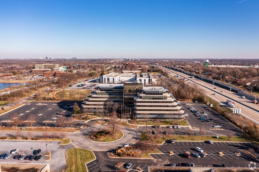More Photos Of 4343 Commerce Ct, Lisle Office For Lease