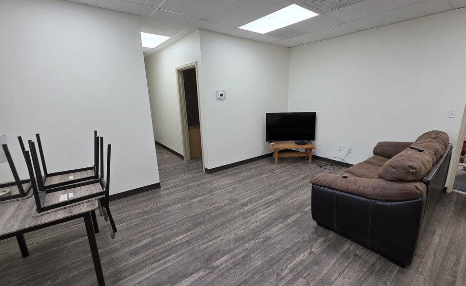 More Photos Of 8211 E County Road 62, Midland Warehouse For Sale