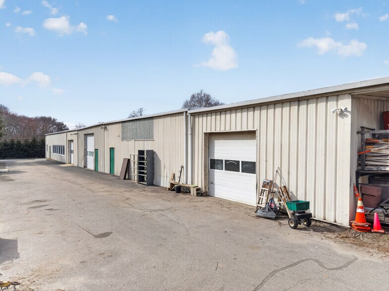 More Photos Of 300 Taugwonk Rd, Stonington Warehouse For Lease